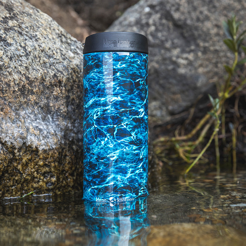 20oz-tkwide-with-cafe-cap-mossy-oak-e9 16oz_tumbler_mossyoak_bass_cafe_water_closeup_square.jpg