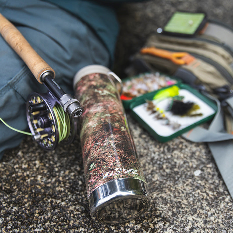 20oz-tkwide-with-cafe-cap-mossy-oak-e9 20oz_tumbler_mossyoak_rainbowtrout_flyfish_top_square.jpg