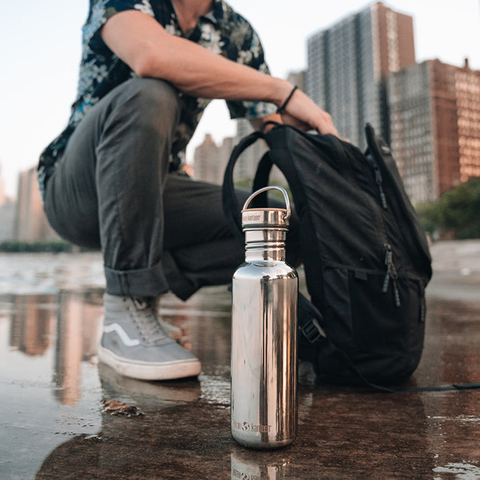 27oz-reflect-with-bamboo-cap-e7 K27SSLRF-MS-BAMBOO_reflect-bottle_city_lifestyle_ff882516-9bd8-49cf-b515-736a0a9c889f.jpg