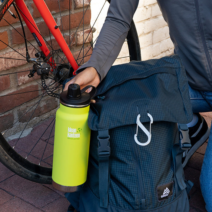 tkwide-chug-cap-r4 K32TKWSSL-JP-Bottle-Biking-Chug-Cap-lifestyle.jpg