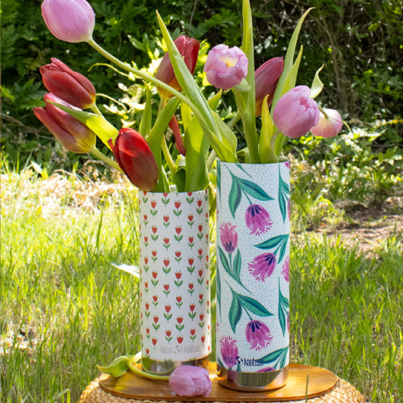 16oz-tkwide-with-cafe-red-tulips-l5 bottles_seasonal_spring_flowers_2_square.jpg