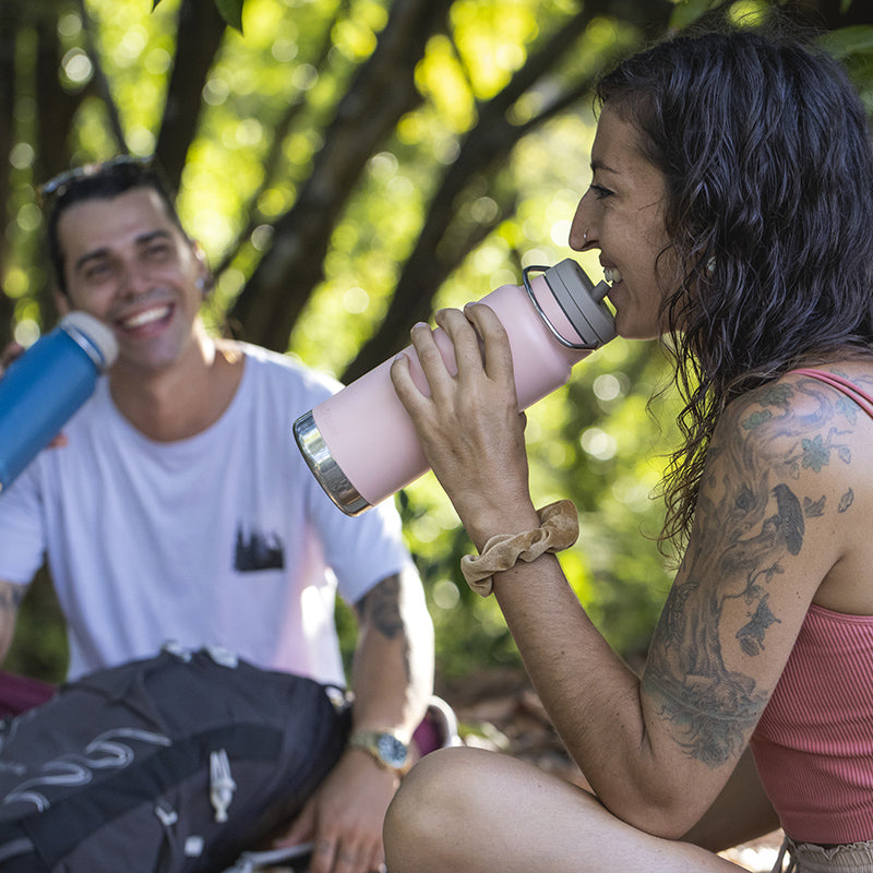 32oz-tkwide-with-twist-cap-u1 tkwide_32oz_insulated_bottle_twist_costarica_couple_drink_square.jpg